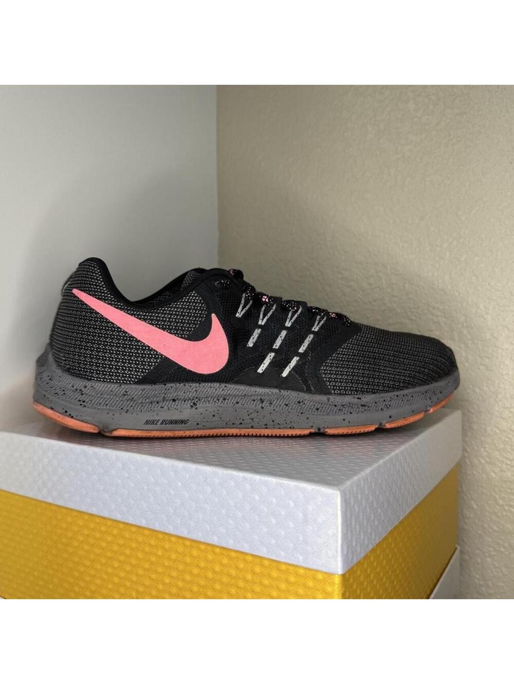 Nike Women's Black and Grey Trainer